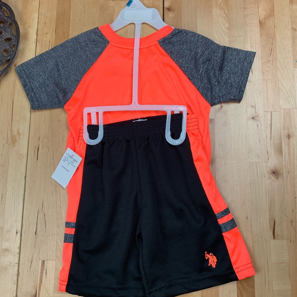 New boys 24 month matching set - Picture 2 of 2